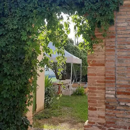Apartament Ginevri, La Immersa Nel Mondavio