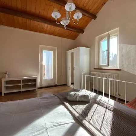 Ginevri, La Immersa Nel Apartament Mondavio
