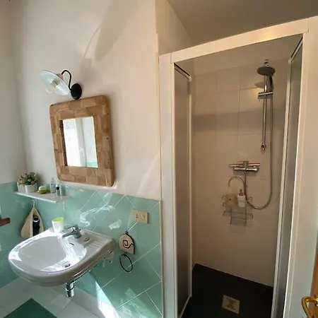 Ginevri, La Immersa Nel Apartament